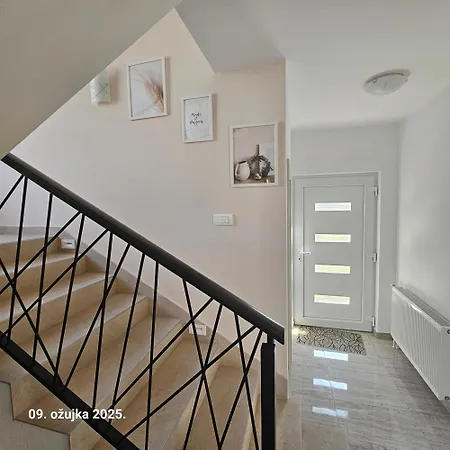 Villa Hirundinidae Gornji Muc