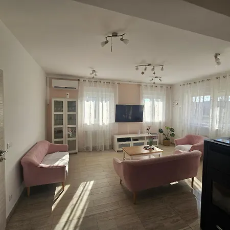 Villa Hirundinidae *